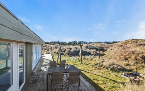 Falka - 800M from the Sea: Græs, Hus, Tag, Sommerhus, Hjem, Busk, Stuehus, Land Lot, Landdistrikt