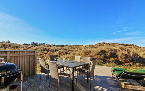 Falka - 800M from the Sea: Græs, Hus, Tag, Sommerhus, Hjem, Busk, Stuehus, Land Lot, Landdistrikt