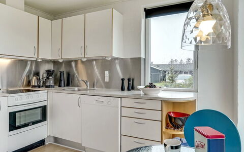 Dome - 750M from the Sea: Køkken, Indretning, Countertop, Møbel, Gulvbelægning, Lysarmatur, Køkken Apparat, Loft, Belysning, Etage