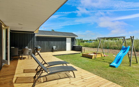 Dome - 750M from the Sea: Skygge, Dæk, Planke, Bejdse, Hårdttræ, Sommerhus, Veranda, Backyard, Estate, Gård