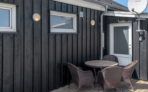 Gynther - 150M from the Sea: Tag, Land Lot, Sommerhus, Hjem, Landdistrikt, Skur, Sidespor, Garden Bygninger, Bjælkehytte, Hytte