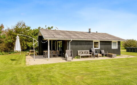 Bistra - 400M from the Sea: Hus, Hjem, Tag, Boligområde, Sommerhus, Estate, Stuehus, Lawn, Landscaping, Sidespor