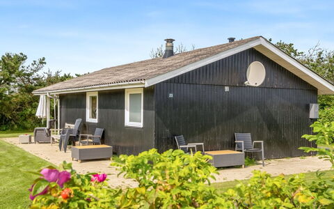 Bistra - 400M from the Sea: Hus, Hjem, Tag, Boligområde, Sommerhus, Estate, Stuehus, Lawn, Landscaping, Sidespor