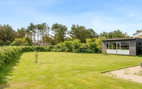 Bistra - 400M from the Sea: Hus, Hjem, Tag, Boligområde, Sommerhus, Estate, Stuehus, Lawn, Landscaping, Sidespor
