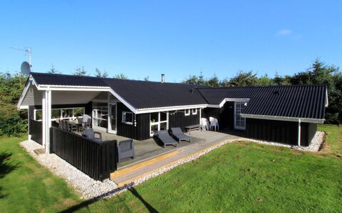 Annalisa - 1.2Km from the Sea: Estate, Skygge, Veranda, Udendørs Struktur