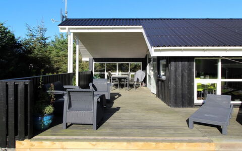 Annalisa - 1.2Km from the Sea: Træ, Tag, Hjem, Skygge, Veranda, Dæk, Sommerhus, Stol, Hårdttræ, Gård