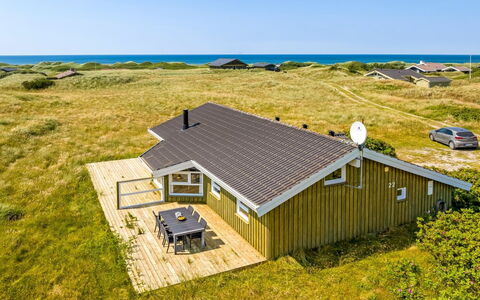 Katla - 400M from the Sea: Hus, Hjem, Dør, Tag, Sommerhus, Estate, Have, Skygge, Sidespor, Gård