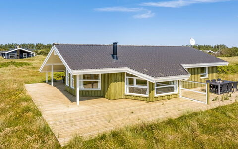 Katla - 400M from the Sea: Hus, Hjem, Dør, Tag, Sommerhus, Estate, Have, Skygge, Sidespor, Gård