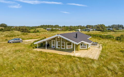 Katla - 400M from the Sea: Hus, Hjem, Dør, Tag, Sommerhus, Estate, Have, Skygge, Sidespor, Gård