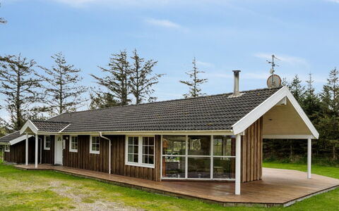 Aleta - 500M from the Sea: Sommerhus, Have, Sidespor, Garden Bygninger, Skygge, Gård, Backyard, Lawn, Stuehus, Landscaping