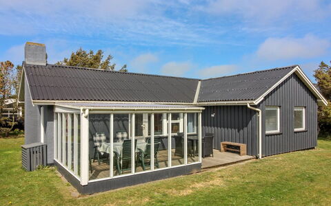 Hellin - 300M from the Sea: Græs, Tag, Hus, Sidespor, Hjem, Sommerhus, Veranda, Land Lot, Estate, Bunddække