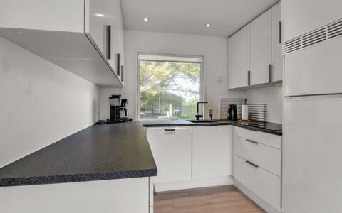 Hellin - 300M from the Sea: Køkken, Køkken Apparat, Countertop, Større Bandage, Cabinetry, Indretning, Gulvbelægning, Komfur, Husholdningsapparat, Hjem