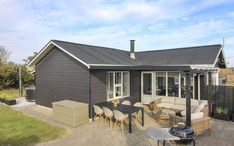 Jespar - 300M from the Sea: Hus, Hjem, Dør, Tag, Sommerhus, Estate, Have, Skygge, Sidespor, Gård