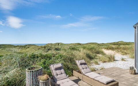 Friede - 100M from the Sea: Træ, Tag, Arkitektur, Hjem, Hus, Sommerhus, Sidespor, Hårdttræ, Hældning, Estate