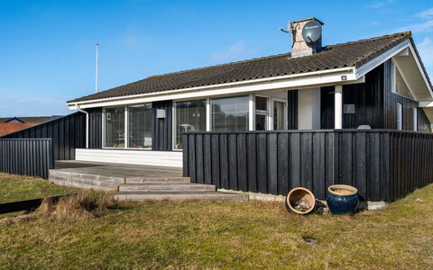 Ofrath - 350M from the Sea: Træ, Tag, Arkitektur, Hjem, Hus, Sommerhus, Sidespor, Hårdttræ, Hældning, Estate