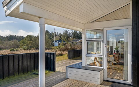 Ofrath - 350M from the Sea: Træ, Tag, Arkitektur, Hjem, Hus, Sommerhus, Sidespor, Hårdttræ, Hældning, Estate