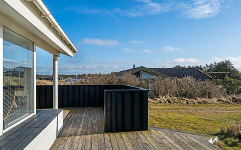 Ofrath - 350M from the Sea: Træ, Tag, Arkitektur, Hjem, Hus, Sommerhus, Sidespor, Hårdttræ, Hældning, Estate