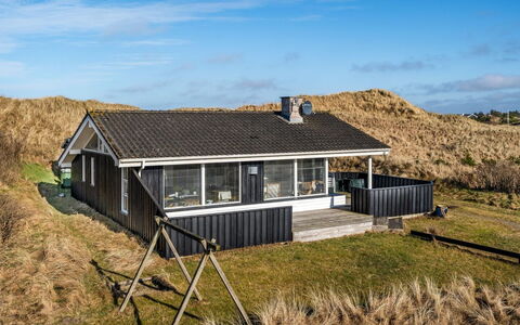 Ofrath - 350M from the Sea: Træ, Tag, Arkitektur, Hjem, Hus, Sommerhus, Sidespor, Hårdttræ, Hældning, Estate