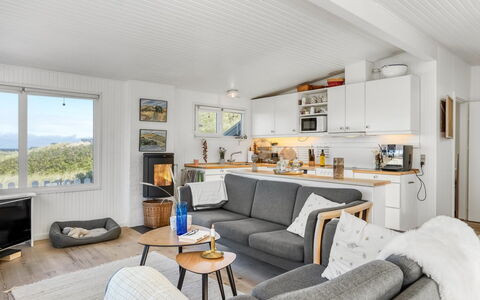 Ineke - 295M from the Sea: Træ, Hus, Hjem, Sommerhus, Lejlighed, Hårdttræ, Stue, Bejdse, Couch