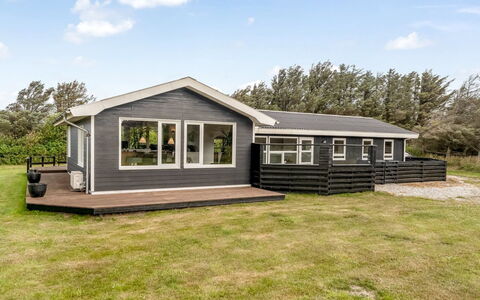 Bengta - 200M from the Sea: Hus, Tag, Hjem, Sommerhus, Skur, Garden Bygninger, Sidespor, Gård, Bjælkehytte, Hytte