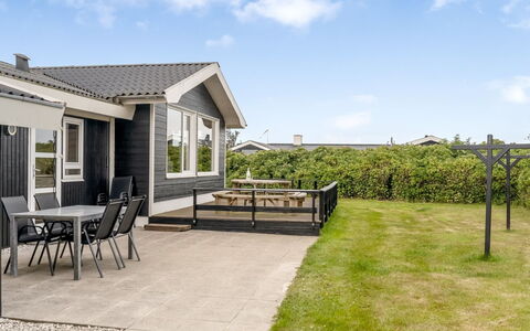Bengta - 200M from the Sea: Hus, Tag, Hjem, Sommerhus, Skur, Garden Bygninger, Sidespor, Gård, Bjælkehytte, Hytte