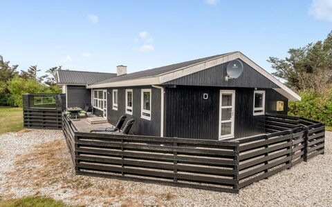 Bengta - 200M from the Sea: Hus, Tag, Hjem, Sommerhus, Skur, Garden Bygninger, Sidespor, Gård, Bjælkehytte, Hytte