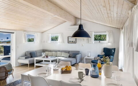 Ingemar - 100M from the Sea: Møbel, Indretning, Træ, Couch, Loft, Gulvbelægning, Stue, Hjem, Etage, Bord