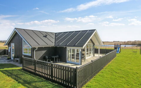 Mirkka - 1.5Km from the Sea: Sommerhus, Have, Sidespor, Garden Bygninger, Skygge, Gård, Backyard, Lawn, Stuehus, Landscaping