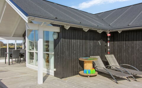 Mirkka - 1.5Km from the Sea: Træ, Hus, Sommerhus, Hjem, Tag, Landdistrikt, Sidespor, Bjælkehytte, Garden Bygninger, Hårdttræ