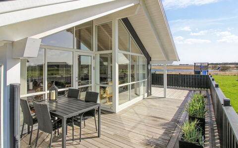 Mirkka - 1.5Km from the Sea: Træ, Hus, Sommerhus, Hjem, Tag, Landdistrikt, Sidespor, Bjælkehytte, Garden Bygninger, Hårdttræ