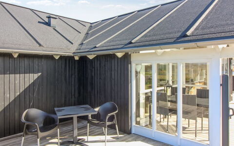 Mirkka - 1.5Km from the Sea: Træ, Hus, Sommerhus, Hjem, Tag, Landdistrikt, Sidespor, Bjælkehytte, Garden Bygninger, Hårdttræ