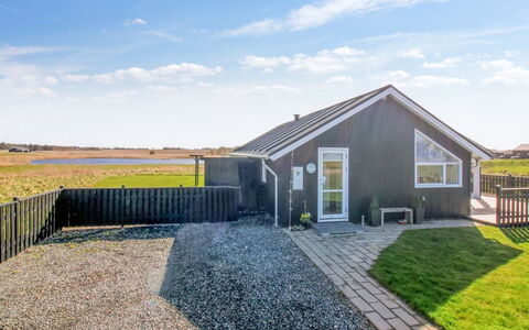 Mirkka - 1.5Km from the Sea: Træ, Hus, Sommerhus, Hjem, Tag, Landdistrikt, Sidespor, Bjælkehytte, Garden Bygninger, Hårdttræ