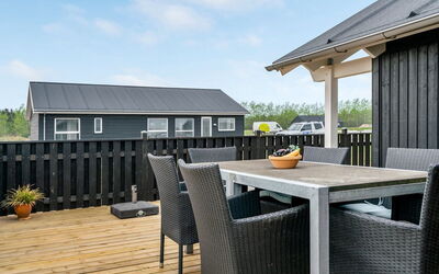 Mirkka - 1.5Km from the Sea