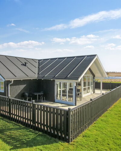 Mirkka - 1.5Km from the Sea