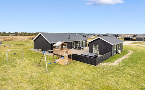 Tatiane - 1.5Km from the Sea: Hus, Hjem, Dør, Tag, Sommerhus, Estate, Have, Skygge, Sidespor, Gård