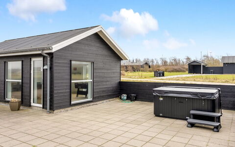Tatiane - 1.5Km from the Sea: Hus, Hjem, Dør, Tag, Sommerhus, Estate, Have, Skygge, Sidespor, Gård