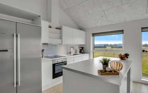 Tatiane - 1.5Km from the Sea: Gulvbelægning, Loft, Køkken, Etage, Indretning, Countertop, Cabinetry, Køkken Apparat, Design