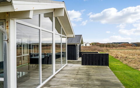 Eileen - 300M from the Sea: Træ, Hus, Sommerhus, Hjem, Tag, Landdistrikt, Sidespor, Bjælkehytte, Garden Bygninger, Hårdttræ