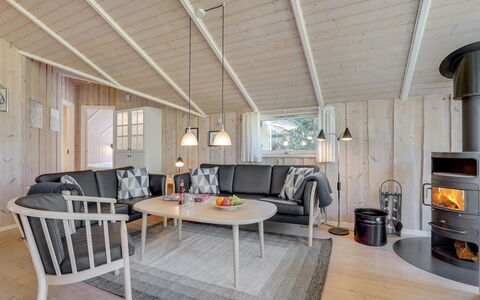 Saana - 700M from the Sea: Hjem, Tag, Hus, Dør, Sommerhus, Skygge, Have, Bunddække, Veranda, Gård