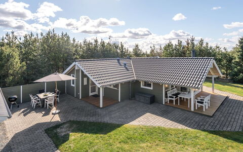 Saana - 700M from the Sea: Tag, Sommerhus, Hjem, Skygge, Sidespor, Stuehus, Veranda, Udendørs Struktur, Garden Bygninger