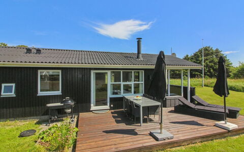 Grit - 650M from the Sea: Svømmepøl, Udendørs Møbler, Møbel, Udvej, Flise, Eco Hotel, Skygge, Stol, Fritid, Estate