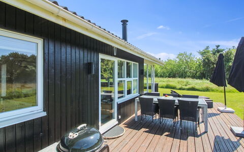 Grit - 650M from the Sea: Svømmepøl, Udendørs Møbler, Møbel, Udvej, Flise, Eco Hotel, Skygge, Stol, Fritid, Estate