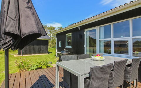 Grit - 650M from the Sea: Svømmepøl, Udendørs Møbler, Møbel, Udvej, Flise, Eco Hotel, Skygge, Stol, Fritid, Estate