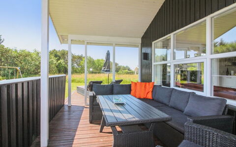 Grit - 650M from the Sea: Svømmepøl, Udendørs Møbler, Møbel, Udvej, Flise, Eco Hotel, Skygge, Stol, Fritid, Estate
