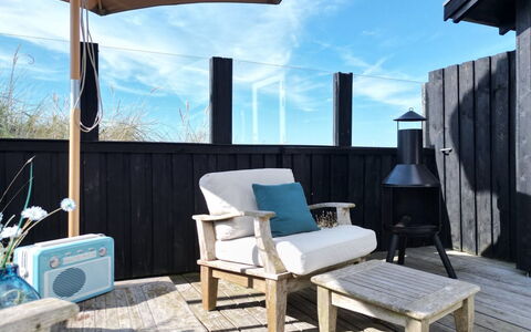 Aruna - 200M from the Sea: Hus, Hjem, Dør, Tag, Sommerhus, Estate, Have, Skygge, Sidespor, Gård