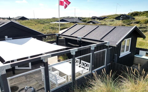 Aruna - 200M from the Sea: Hus, Hjem, Dør, Tag, Sommerhus, Estate, Have, Skygge, Sidespor, Gård