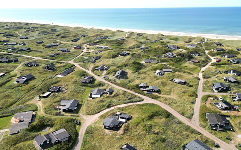 Aruna - 200M from the Sea: Hus, Hjem, Dør, Tag, Sommerhus, Estate, Have, Skygge, Sidespor, Gård