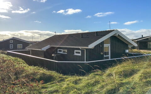Styrbiorn - 100M from the Sea: Hus, Tag, Hjem, Sommerhus, Estate, Stuehus, Villa, Veranda, Sidespor