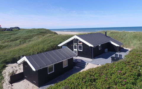 Felippa - 25M from the Sea: Boligområde, Tag, Forstad, Indkørsel, Estate, Skorsten