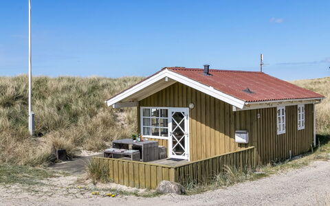 Guthfrith - 100M from the Sea: Tag, Hjem, Dør, Sommerhus, Skygge, Sidespor, Gård, Estate, Backyard